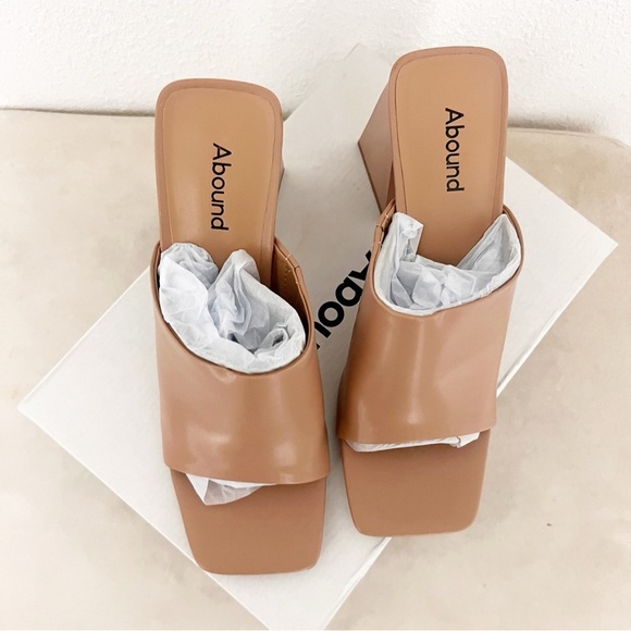 NWT Abound Arik Tan Leather Block Heel Sandals, Size 9.5 - Picture 3 of 7